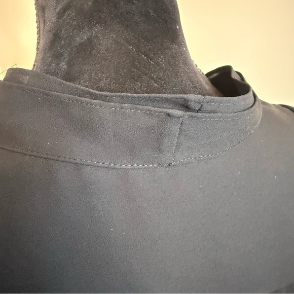 Karl Lagerfeld Sheet Black Sleeveless Blouse with Notched Collar - Picture 6 of 10